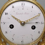 Zeldzame directoire pendule met revolutietijd. ca 1794, gesigneerd 'Dautel Fils'. 