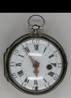 Frans spillegang zakhorloge, gesigneerd: 'Lenoir a Lyon, nr 164'. Emaille wijzerplaat met vergulde messing wijzers. Diameter 48 mm.