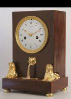 8-daags uurwerk met sluitschijf, 2 vergulde sfinxen en een waterval. H=30 cm, B=20 cm, D=16 cm