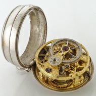 Antiek zilveren spillegang skelet-zakhorloge met dubbele kast.