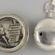 Zilveren gedreven spilhorloge met dubbele kast. 'May, London', ca 1760.