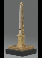 Miniatuur Parijse Luxor obelisk op marmeren voet, verzilverde schaalplaat met rode alcohol thermometer. ca. 1830. Hoogte 21cm.