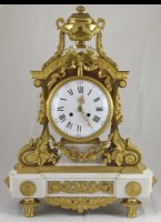 Zware pendule in Louis XVI stijl.