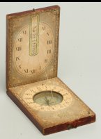 Hout met papier. 106 x 66 x 17mm