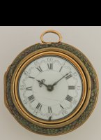 Amsterdams 3-kasten spillegang zakhorloge. Eerste en tweede kast van goud, Amsterdamse keur, derde kast in verguld messing met groen roggehuid, emaille wijzerplaat in Hollandse stijl, stalen geblauwde beetle en poker wijzers. Gesigneerd: 'Dirk Koster, Amsterdam'.