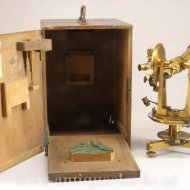 Tacheometer, hoekmeetinstrument of theodoliet van Laderrire  Paris