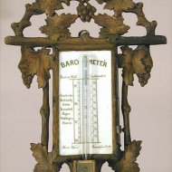 Duitse 'Schwartzwald' barometer, 'Herm. Wiere, Frankfurt am Main'.