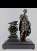 Franse composite pendule met zwart marmeren voet (Belge-noir marmer)