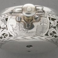 Zilveren kwartierslagwwerkhorloge in dubbele ajour-gezaagde kast. gesigneerd: 'Paine, London'. ca 1740.