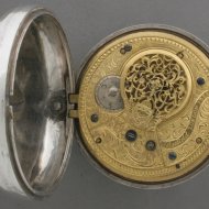 Zilveren spillegang datum zakhorloge met dubbele kast, gesigneerd: 'Beefield, London'. 1787