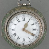 Antiek zilveren spilleganghorloge uit 1754 voor de Hollandse markt in 3 kasten met chatelaine.