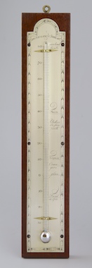 Amerikaanse thermometer, handgegraveerde verzilverde messing plaat met Reaumur-kwik-thermometer.
Gesigneerd: Donagan & Co, Philadelphia.

Donegan is mentioned in 'Early American Scientific Instruments and their Makers' by Silvio Bedini.
http://www.gutenberg.org/files/39141/39141-h/39141-h.htm

Information about French speaking in the Philadelphia area can be found here:
http://philadelphiaencyclopedia.org/archive/french-revolution/