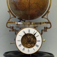 pendule Cosmographique 'Mouret de Ch. Henard & Cie a Paris' met een wereldglobe.